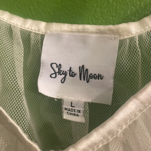 Lace tank top sky to the moon never worn white - Picture 3 of 3